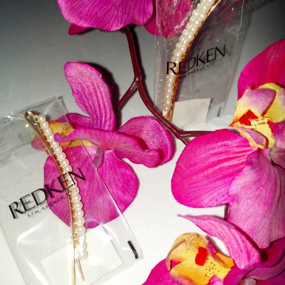 PEARL HAIR CLIP - Picture 3 of 3